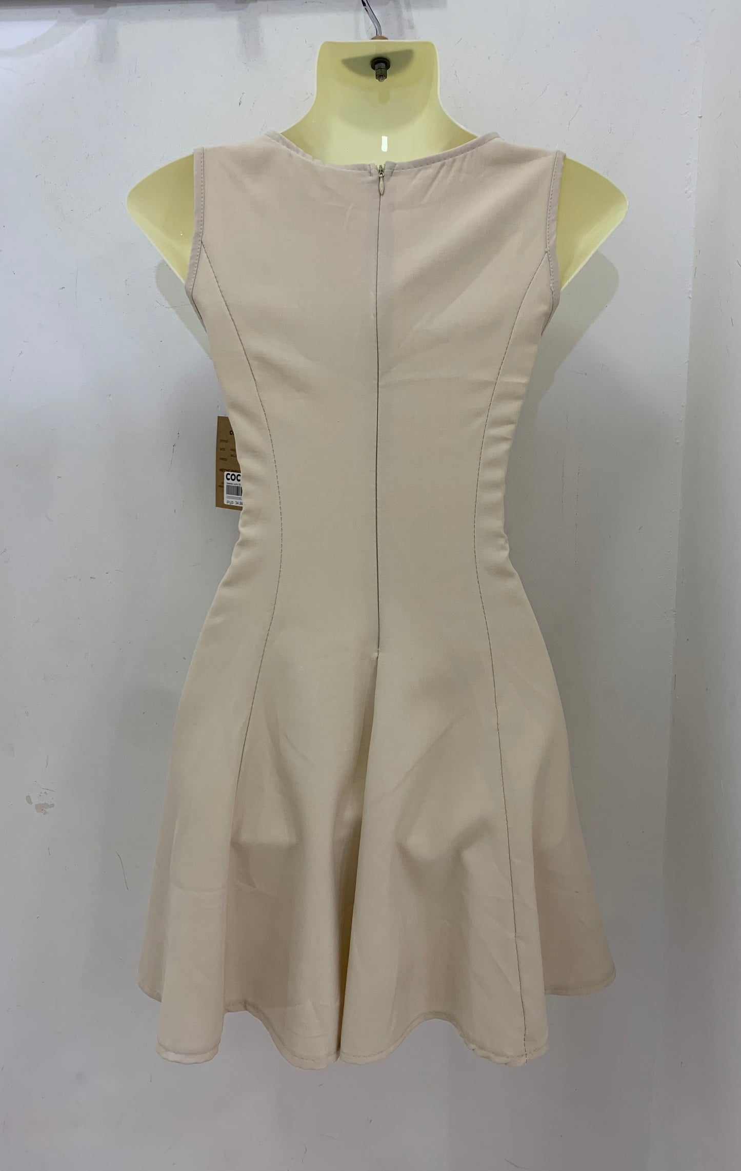 Vestido Beige Con Vuelo