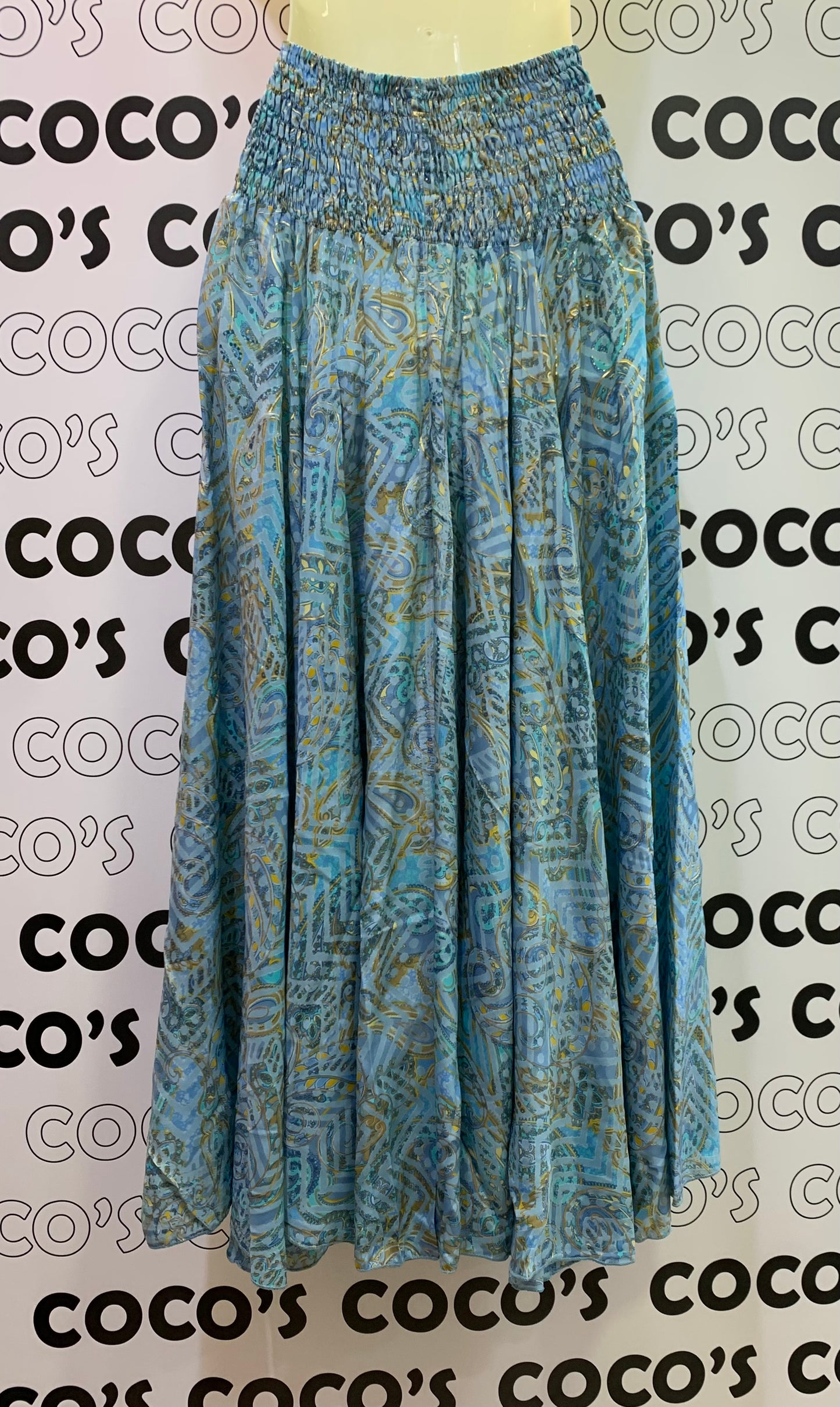Pantalón Ancho largo azul celeste.