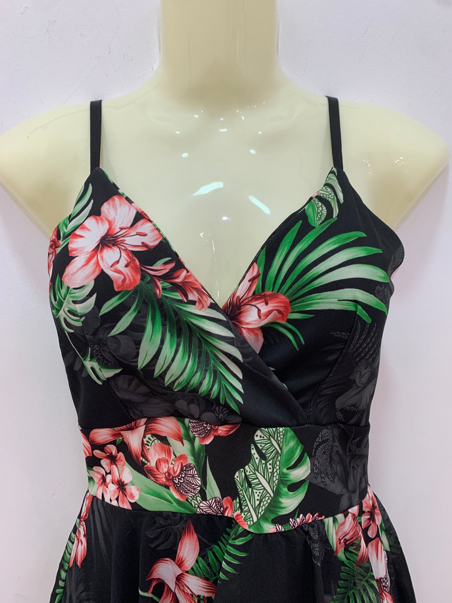 Vestido Flores Negro Verde Rojo
