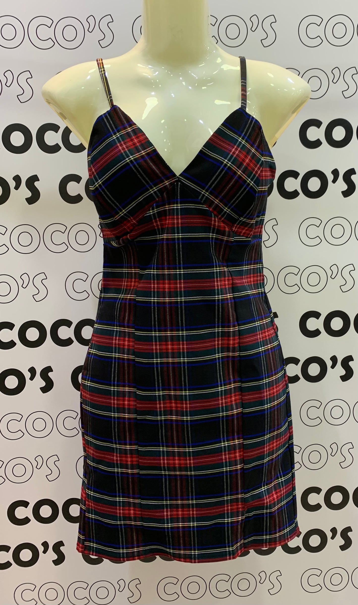 Vestido corto cuadros negros escoceses.