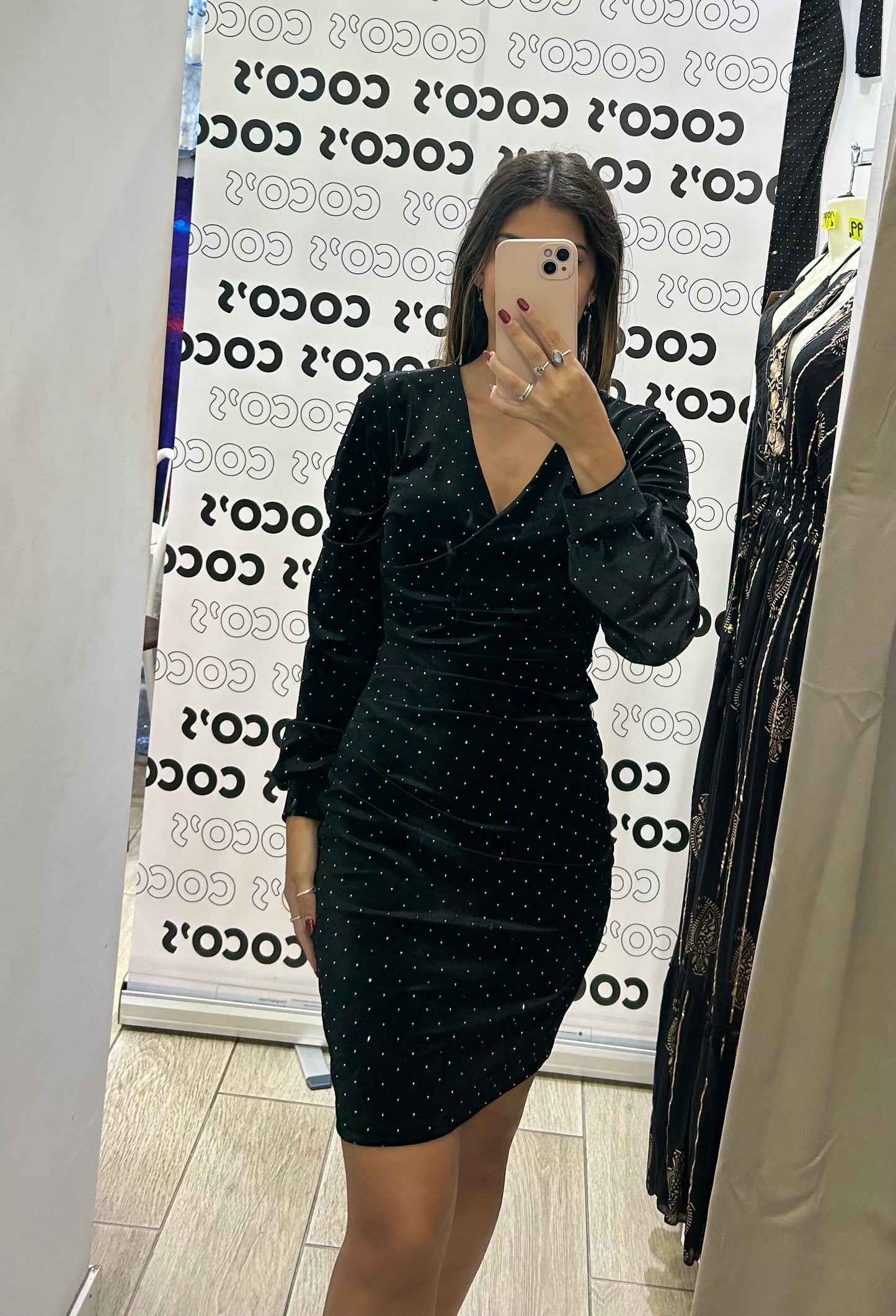 Vestido Corto Fiesta Negro con Brillantes Terciopelo