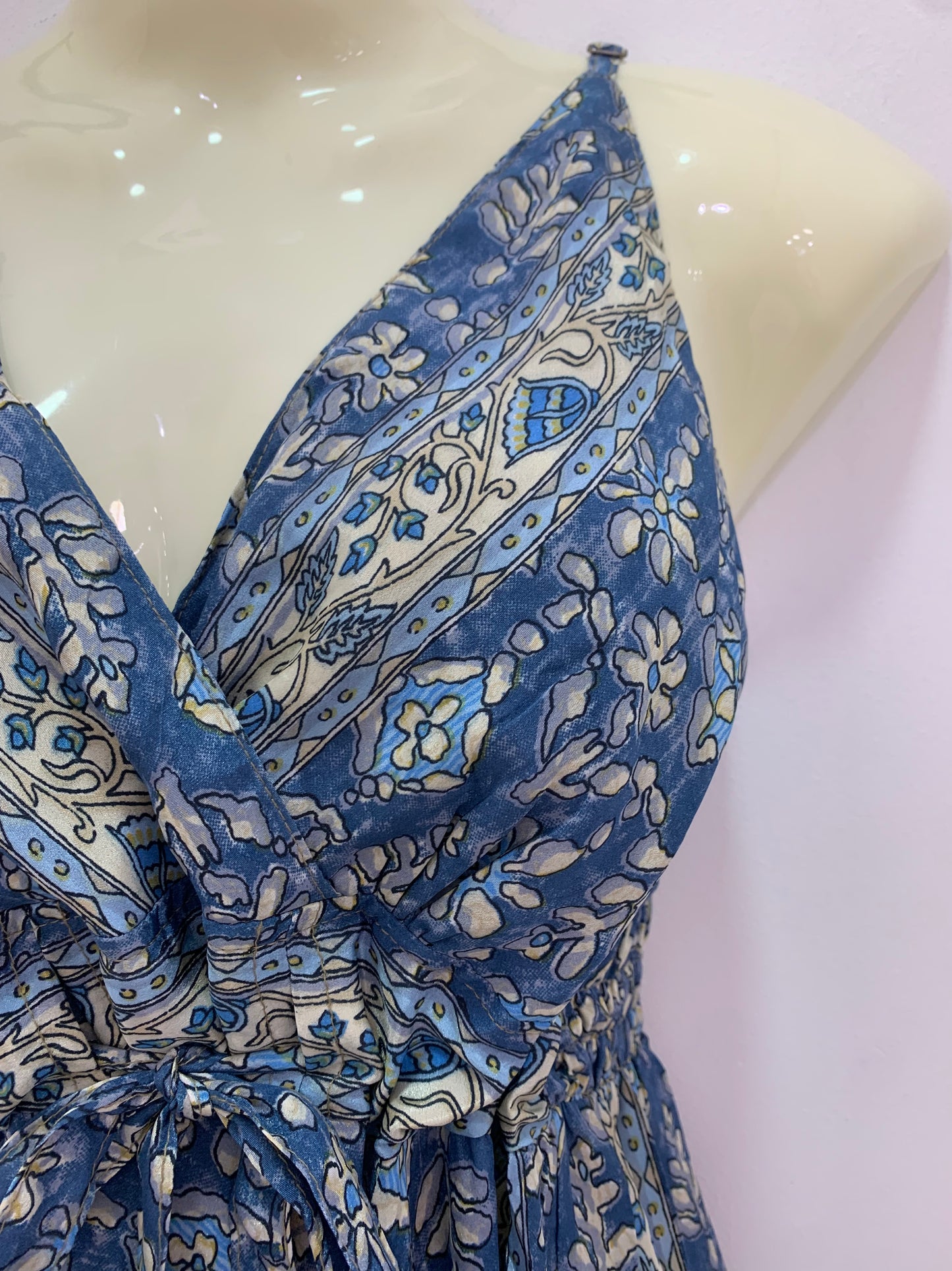 Vestido 220K Azul Beige Con Flores