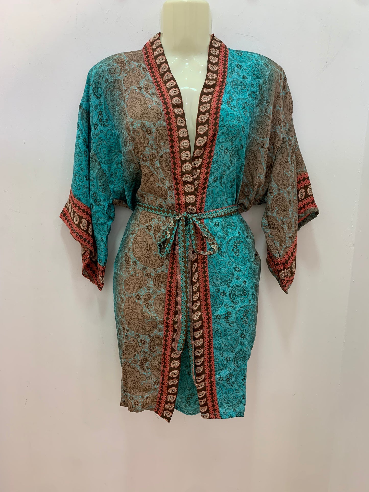 Kimono Corto Turquesa y Beige Oscuro Cachemira