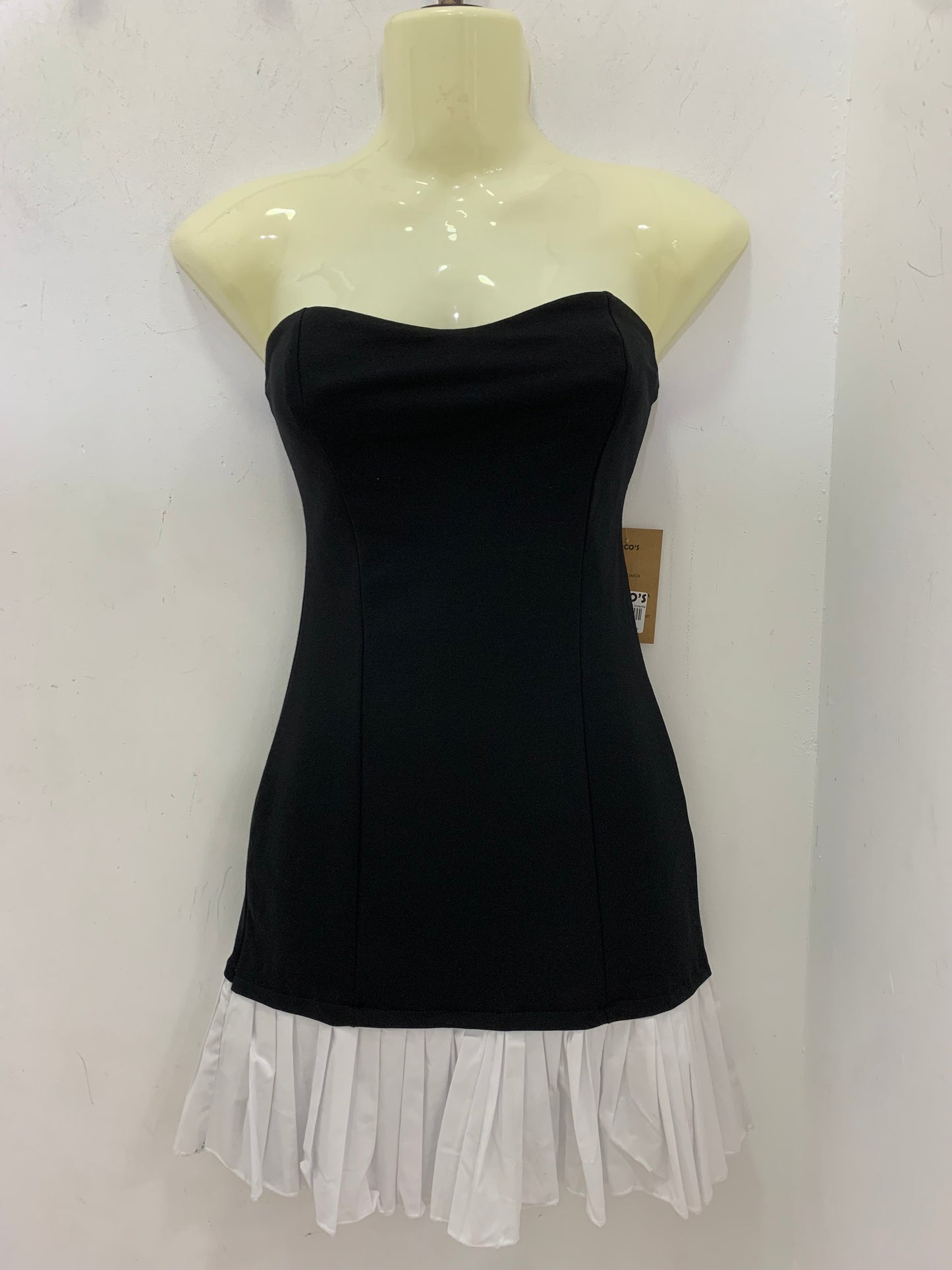 Vestido Corto Negro Escote Corazón