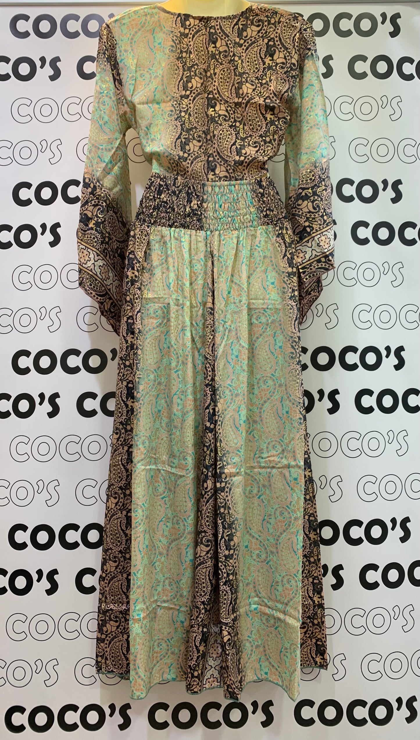 Conjunto 9020G de pantalón largo con top verde con turquesa y negro.