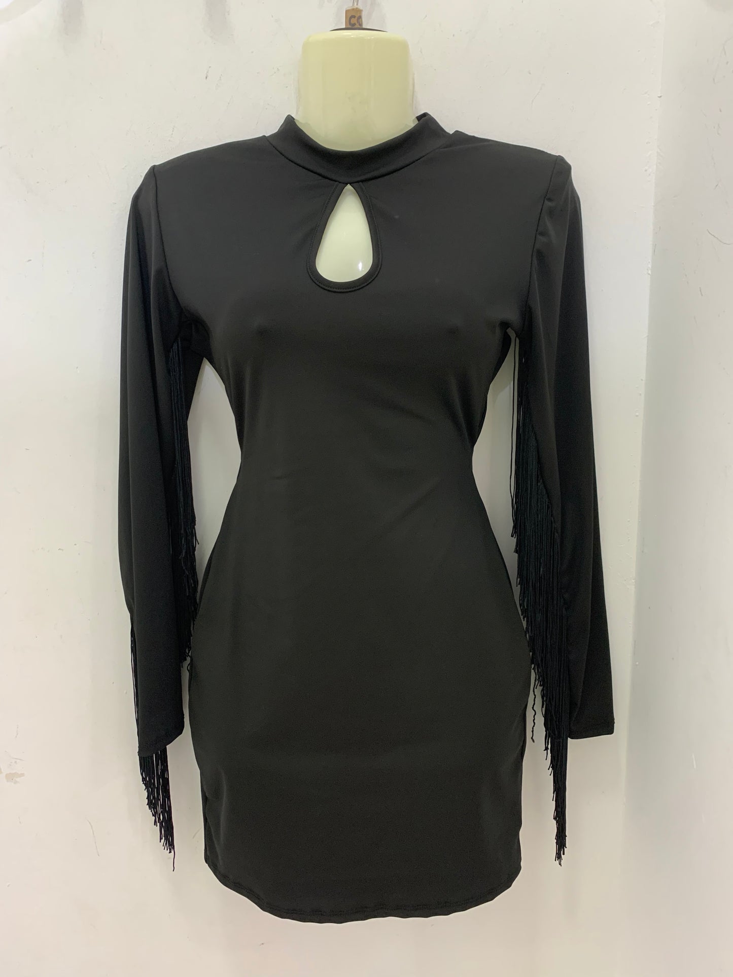 Vestido Corto Negro Manga Larga Flecos