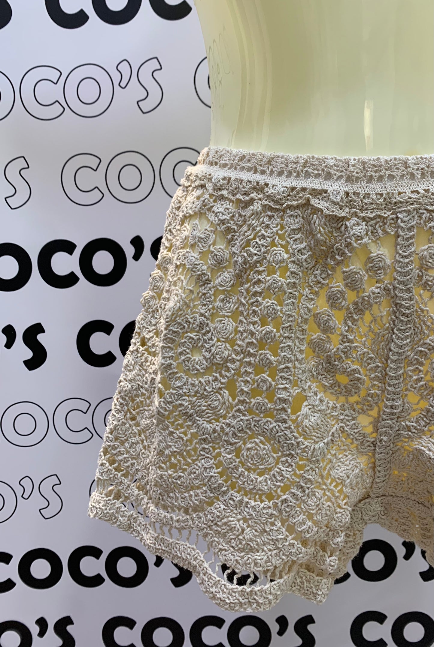 Pantalón Corto Crochet Crema