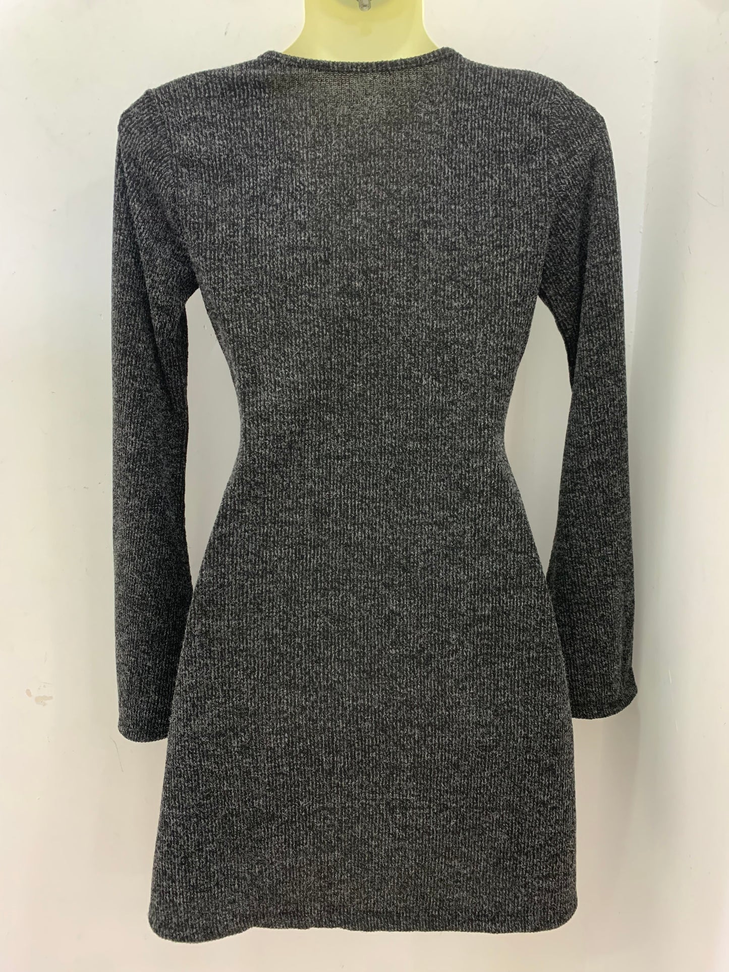 Vestido Corto Punto Negro Manga Acampanada
