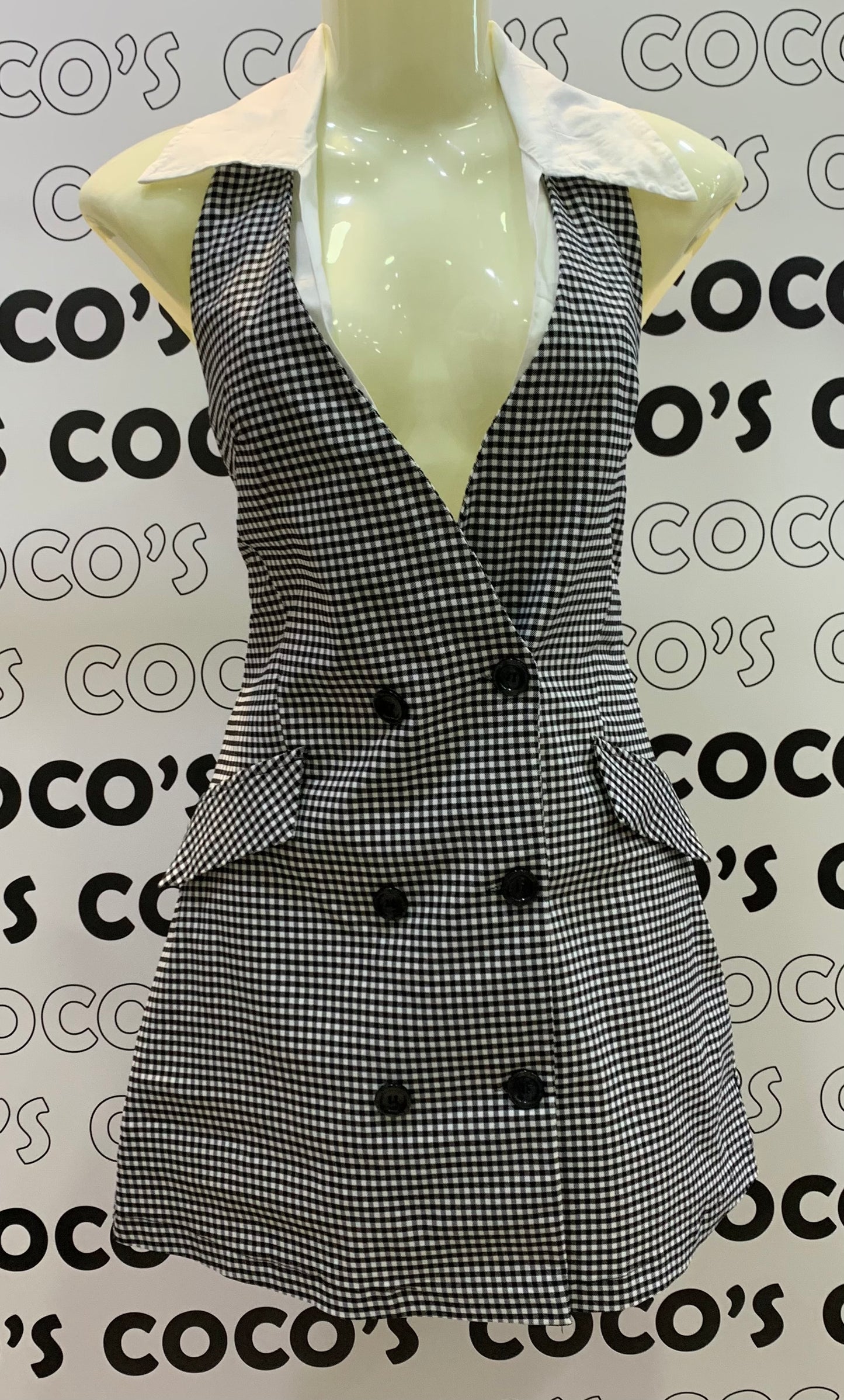 Vestido corto con cuello cuadros vichy.