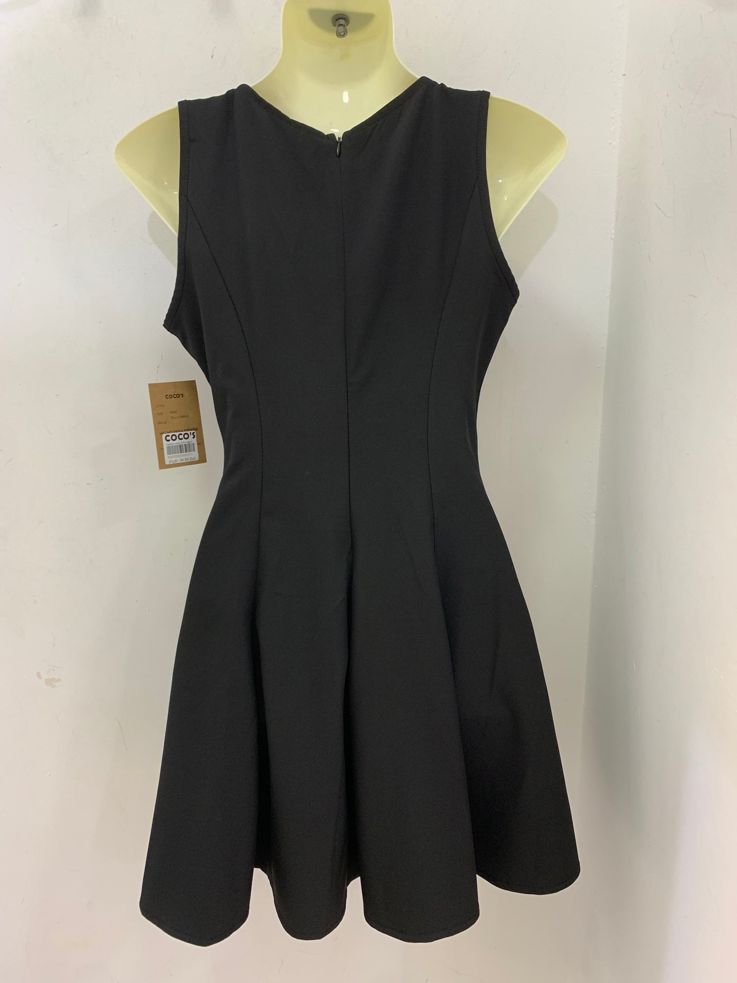 Vestido Negro Con Vuelo