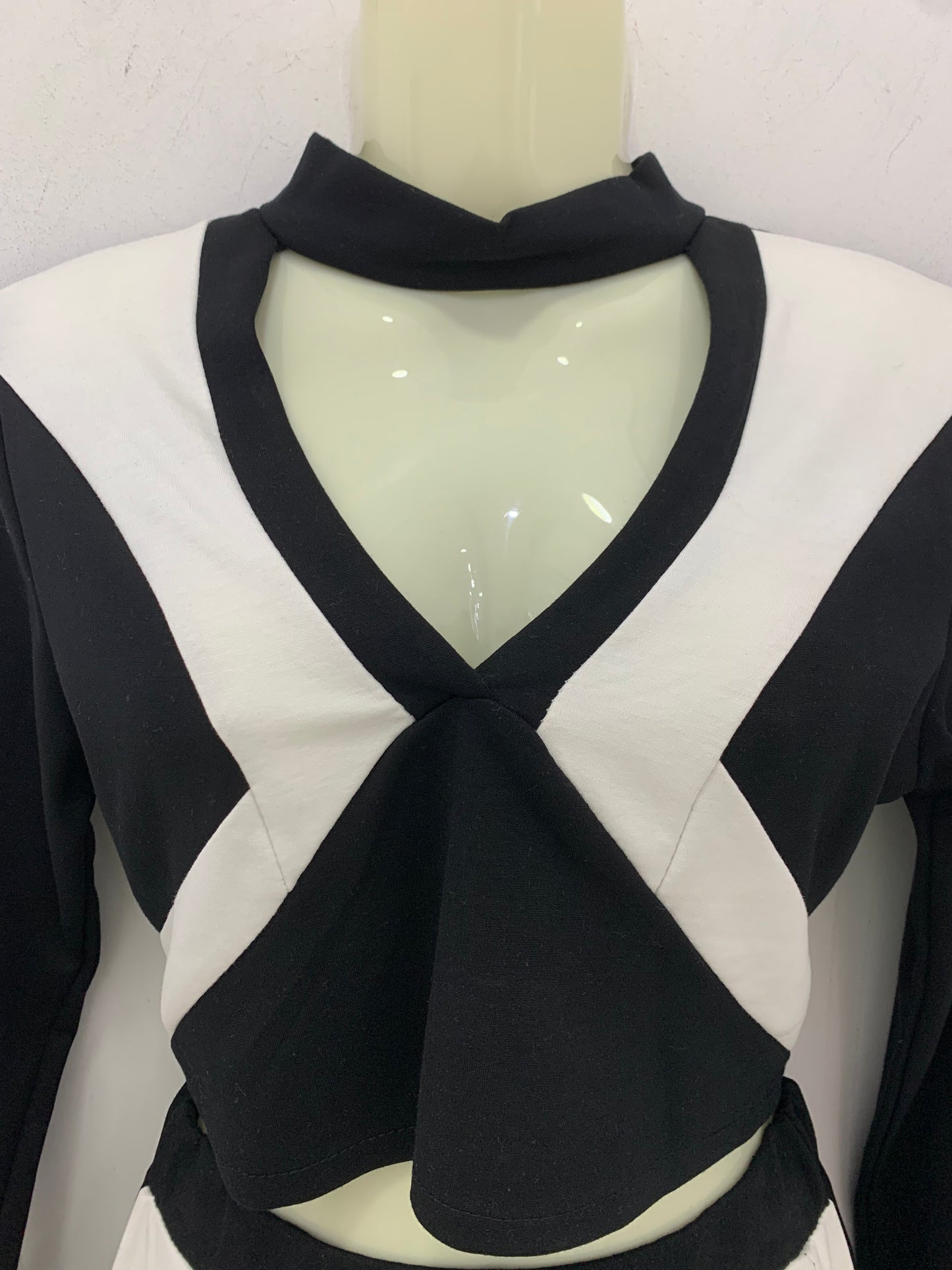 Conjunto Corto Falda Y Top Manga Larga Blanco Y Negro