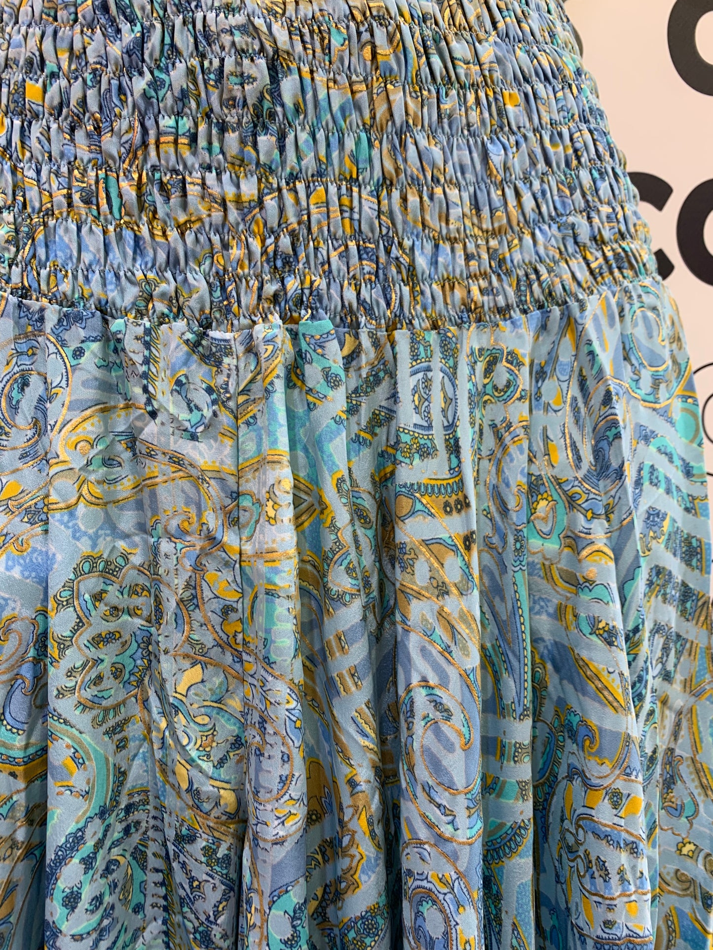 Pantalón Ancho largo azul celeste.