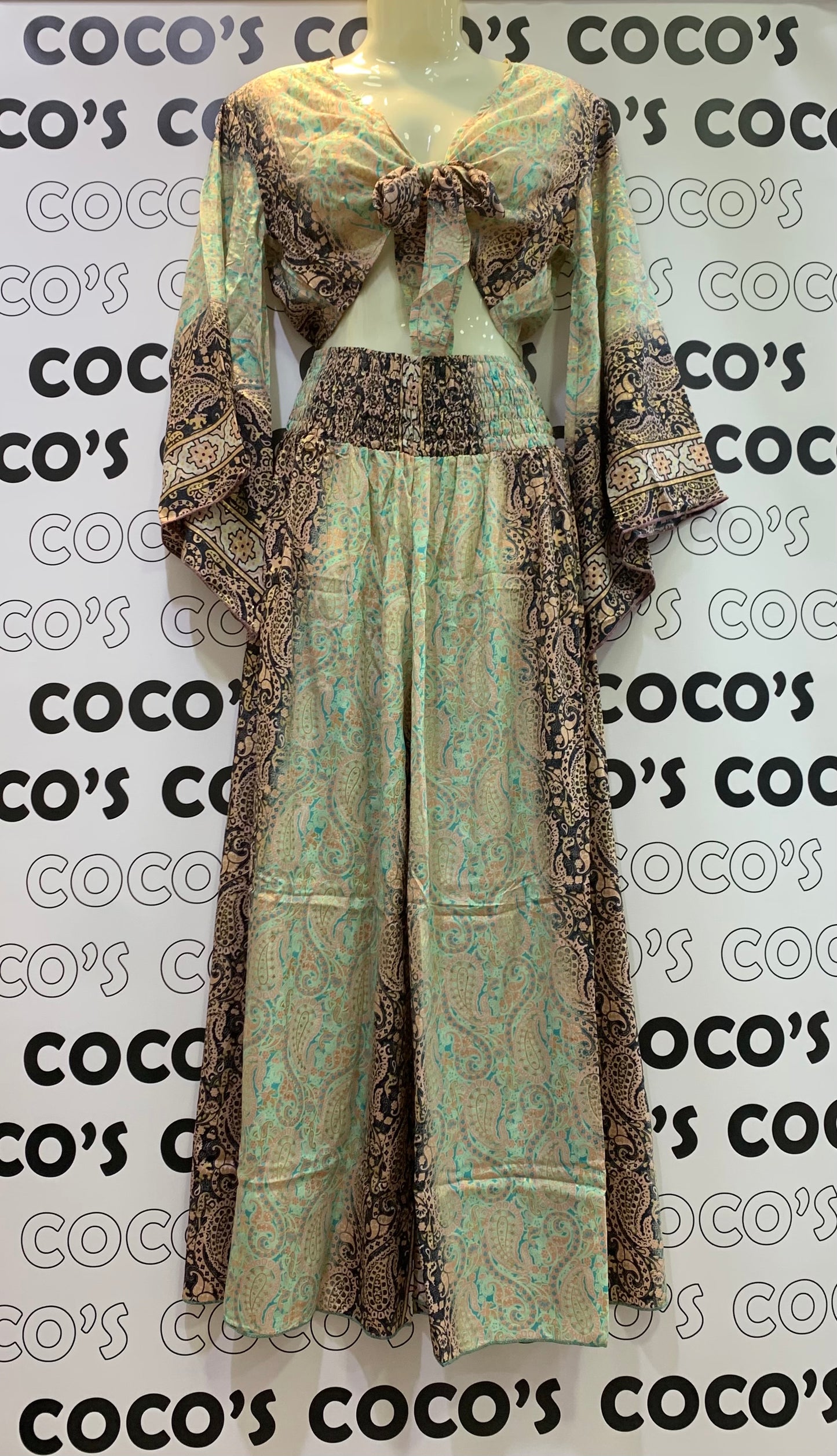 Conjunto 9020G de pantalón largo con top verde con turquesa y negro.