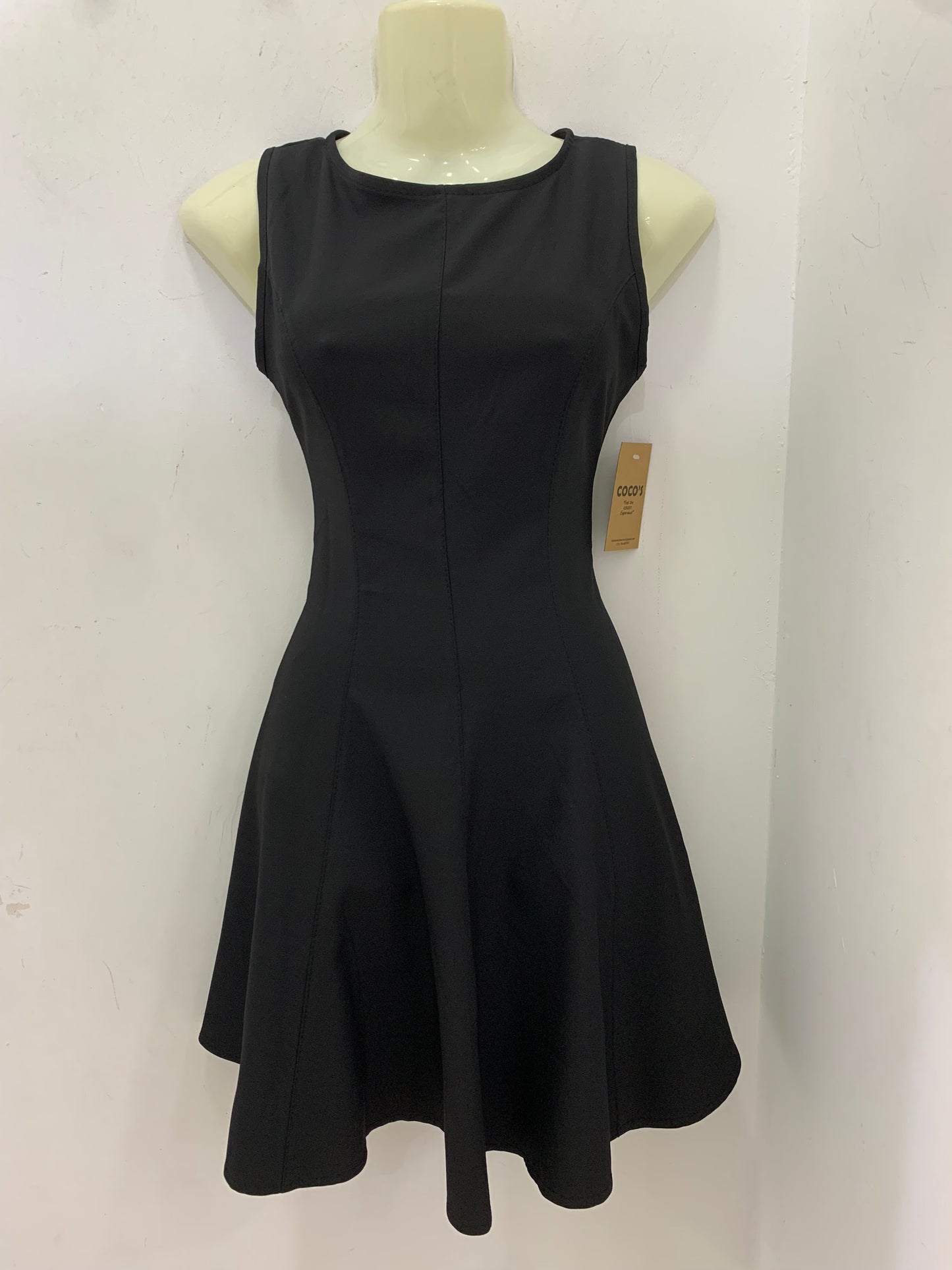 Vestido Negro Con Vuelo