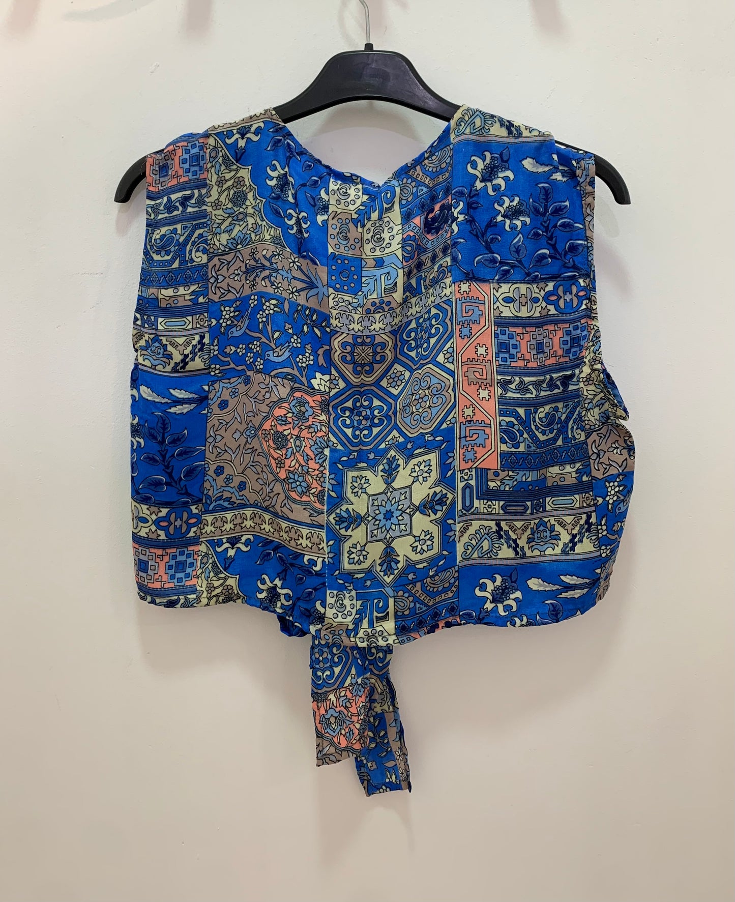 Top Sin Mangas Azul y Rosa