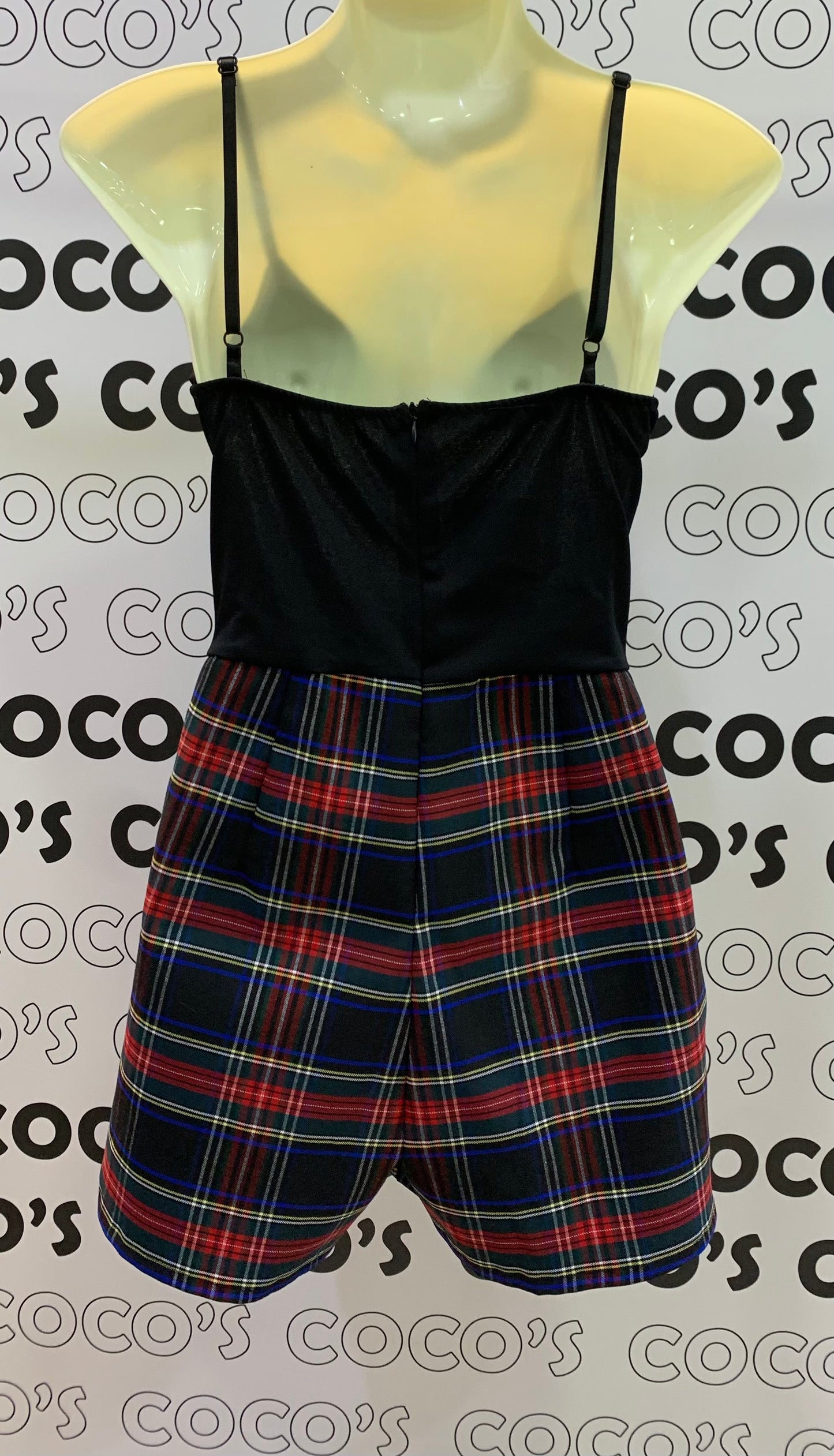 Mono corto cuadros negros escoceses.