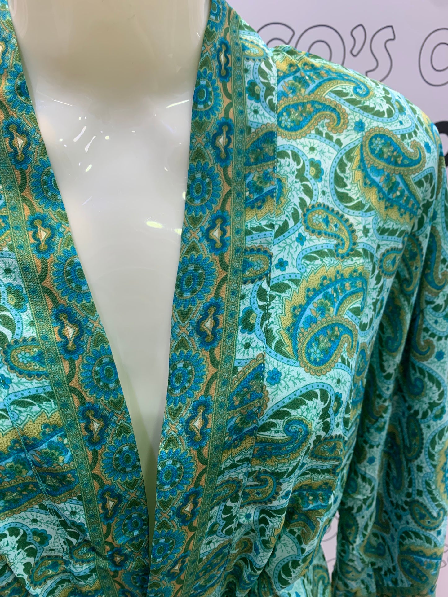 Kimono corto verde.