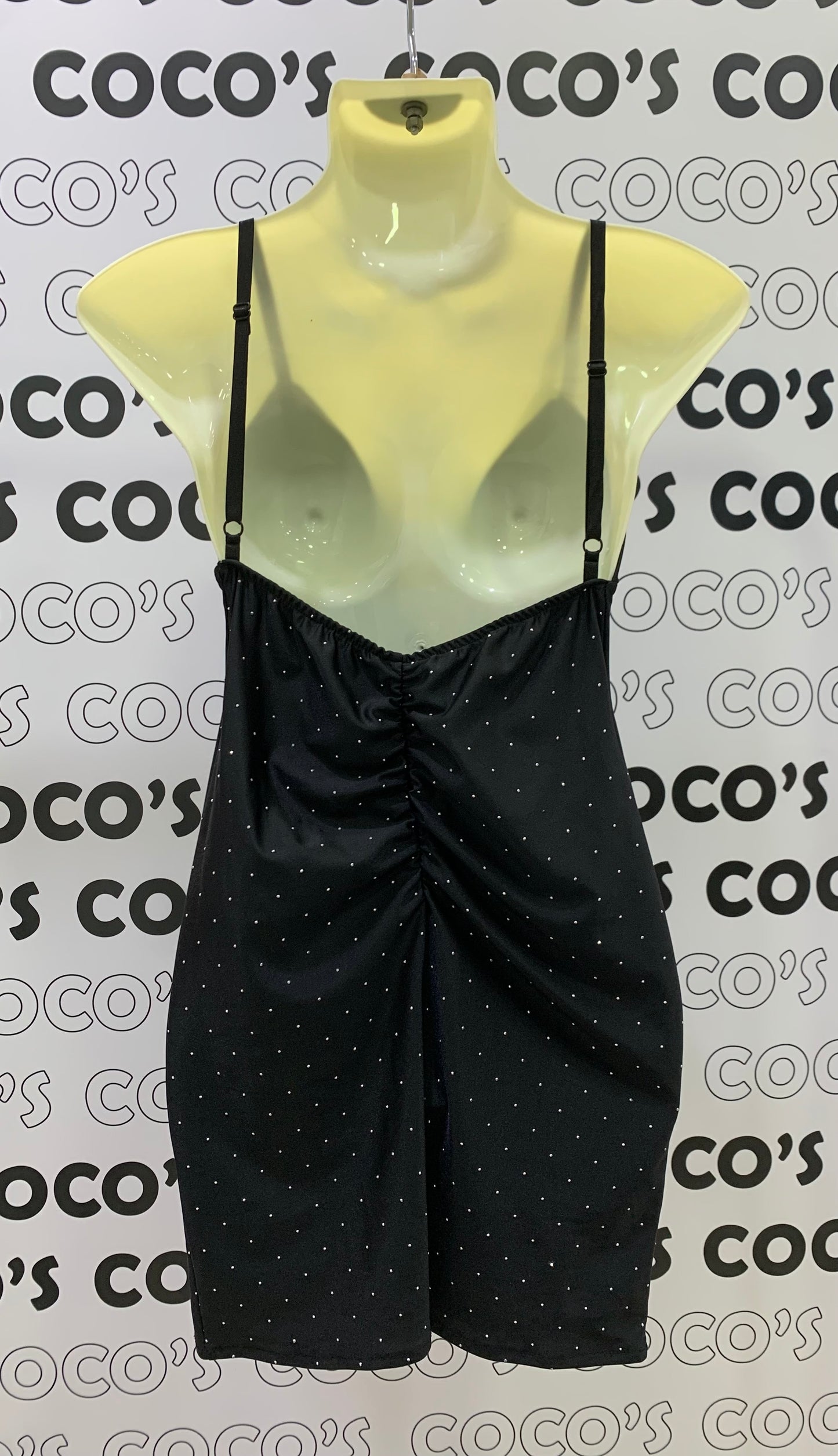 Vestido Corto Negro con brillantes
