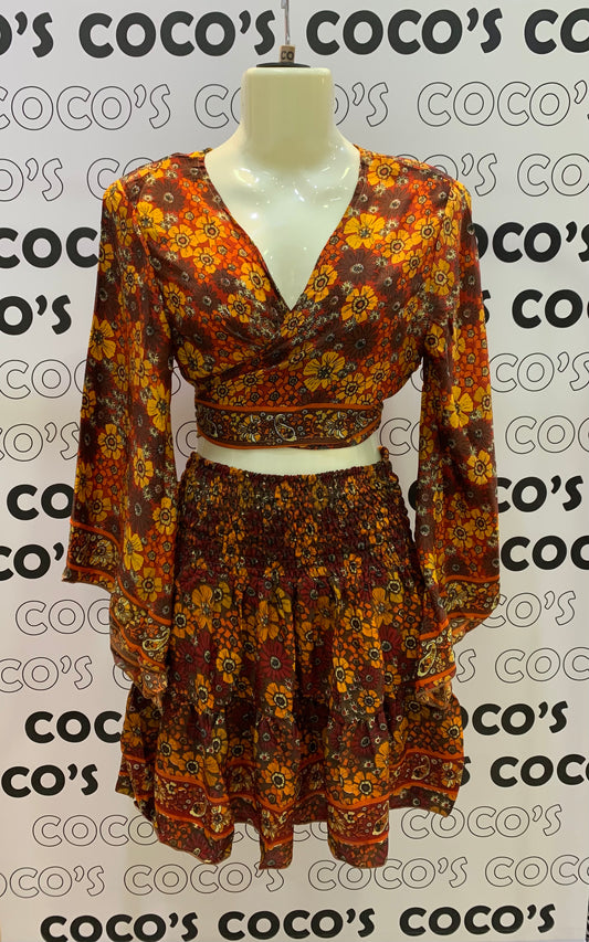 Conjunto Corto 026 Falda y Top Rojo Con Flores Amarillas, Naranjas Y Marrones