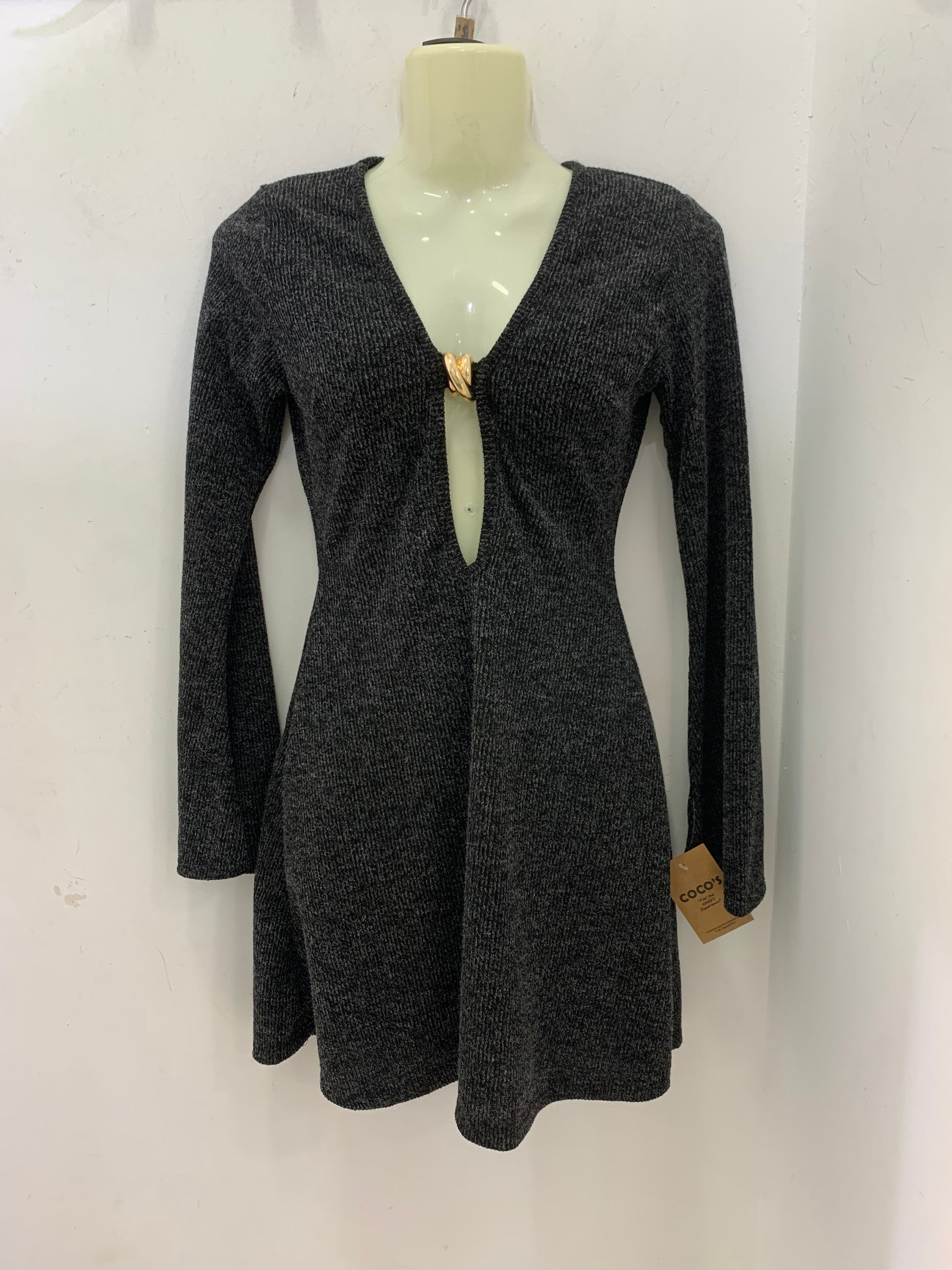 Vestido Corto Punto Negro Manga Acampanada