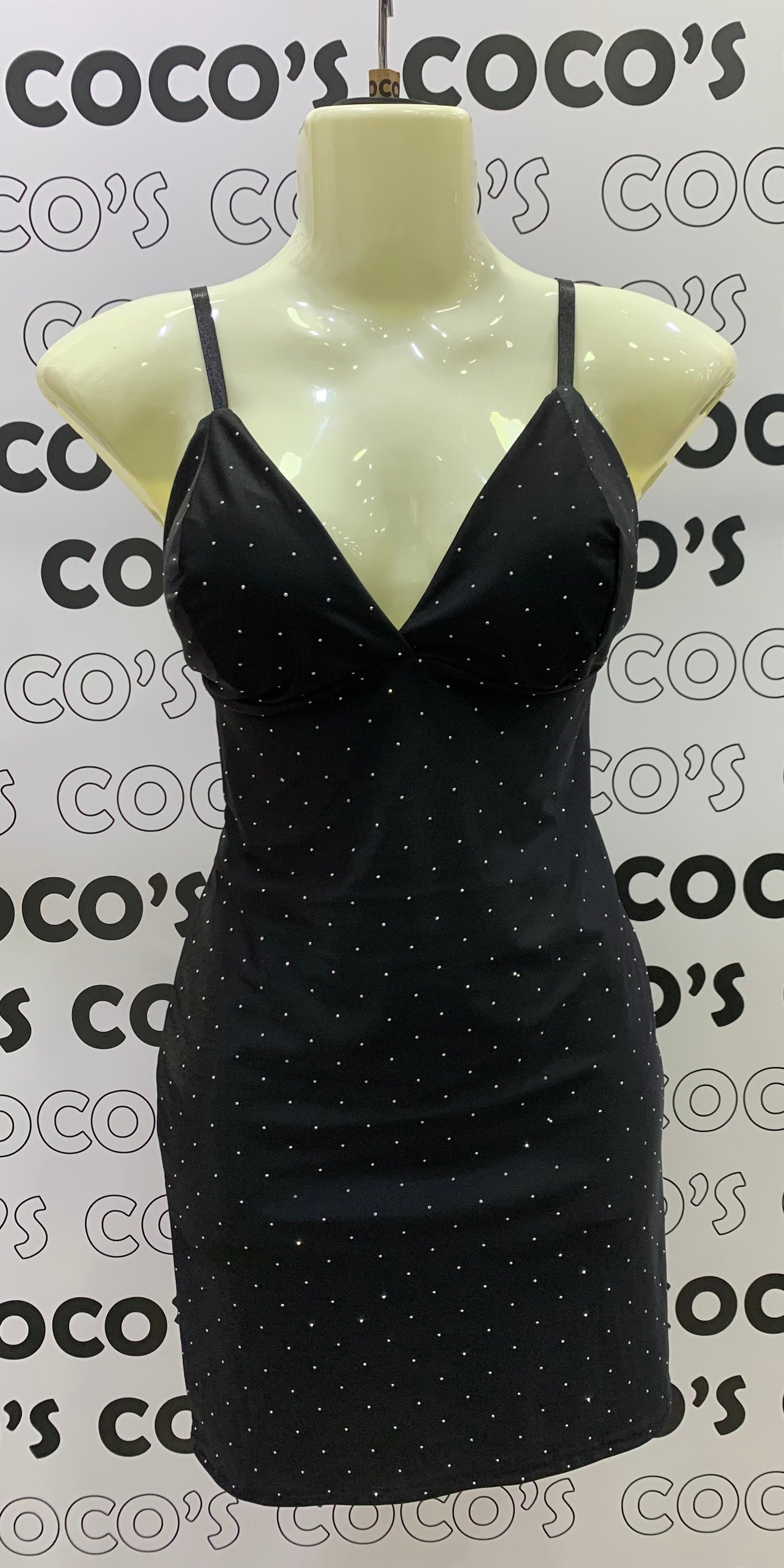 Vestido Corto Negro  con brillantes