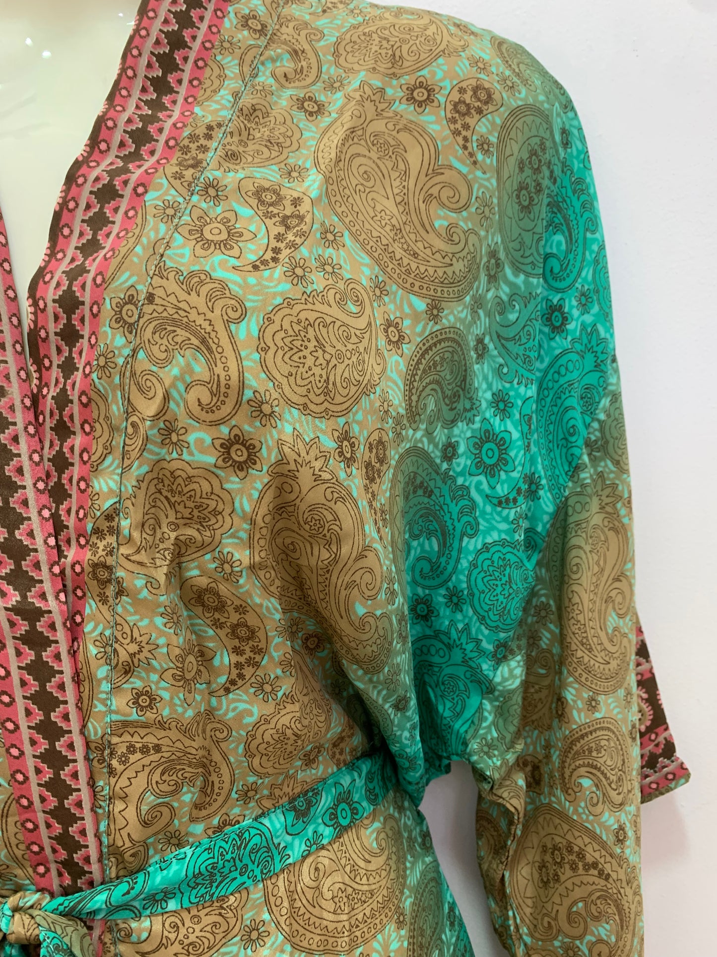 Kimono Corto Verde y Beige Oscuro Cachemira