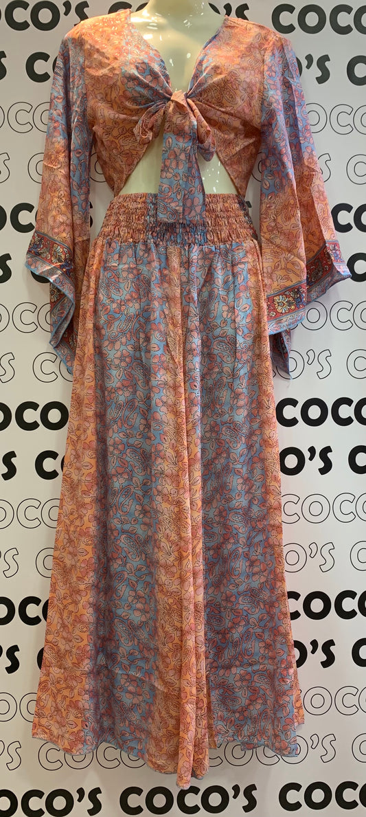 Conjunto 9020G de pantalón largo  con top azul y naranja.