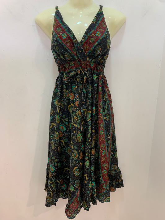 Vestido 220K Negro Con Flores Verdes Roja y Mostaza
